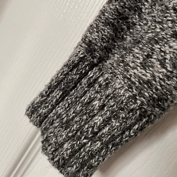 Knit sweater - Picture 2 of 2